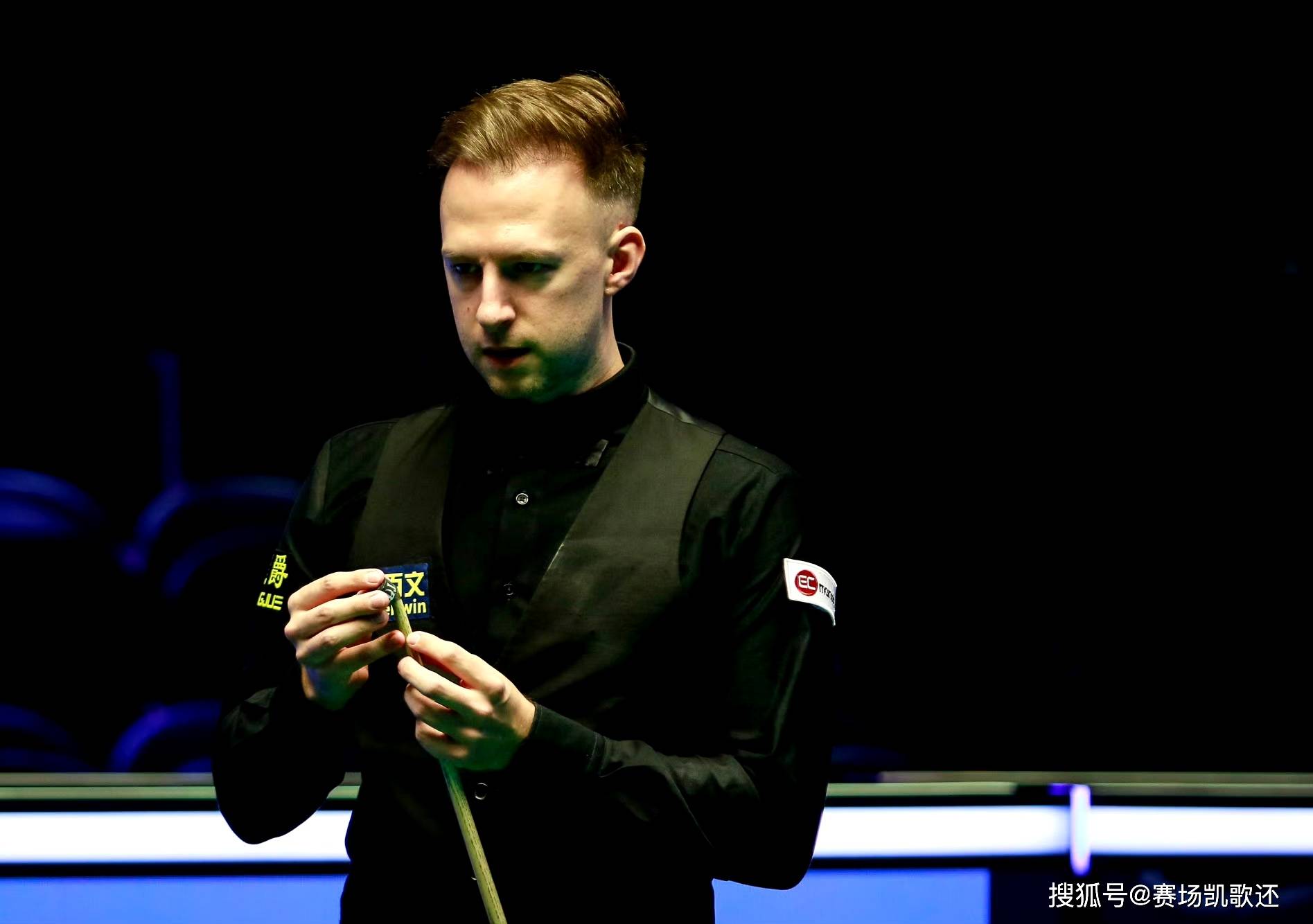 在挪威与摩 在挪威与摩