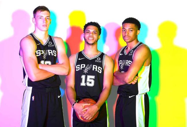 后卫多次在 后卫多次在